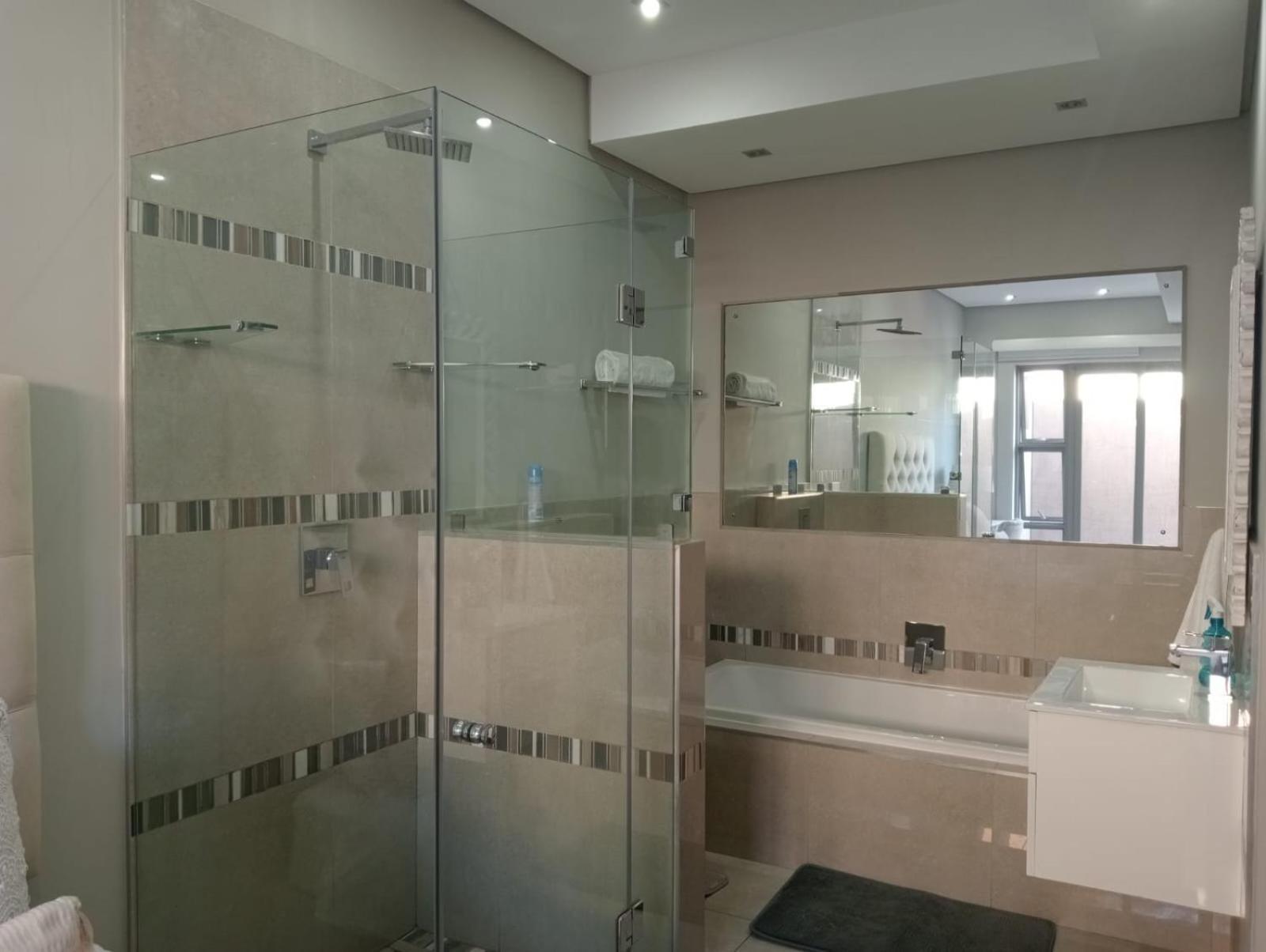 Stylish Modern 2 Bed In Shaka's Rock Apartment
