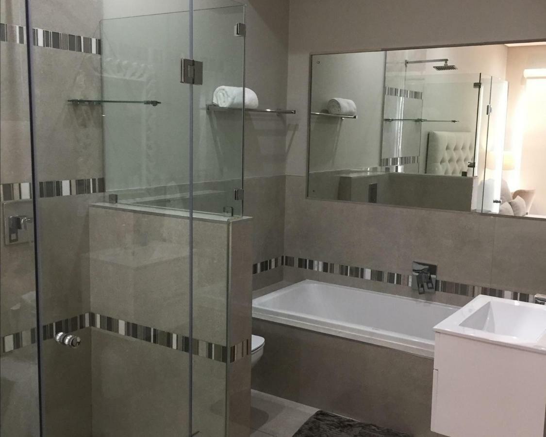 Apartment Stylish Modern 2 Bed In Shaka's Rock Ballito